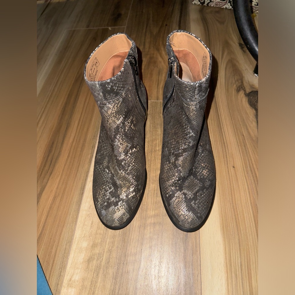 Vionic Woman Boots